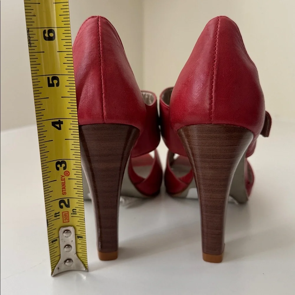 Mariana by Golc red leather high heeled sandals, 35.